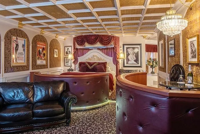 Hollywood Romance suite, view 4