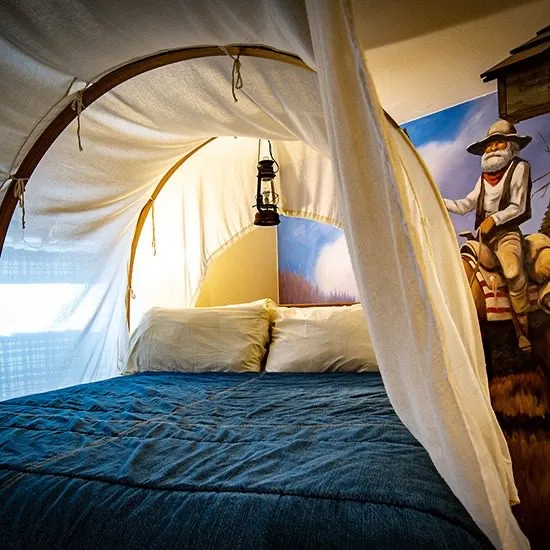 Oregon Trail suite, view 2