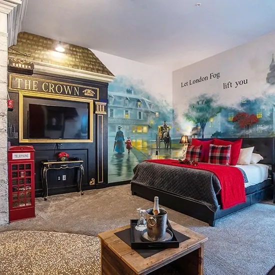 London Fog suite, view 3