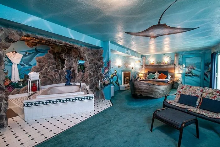 Caribbean Sea Cave suite, view 4