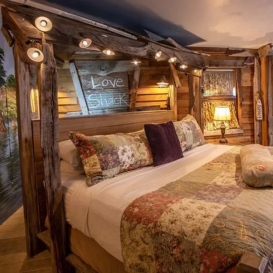 The Southern Comfort suite at the Anniversary Inn in Logan, Utah
