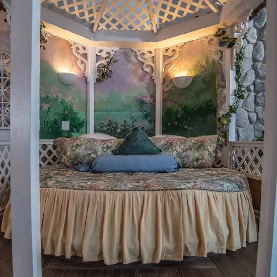 Country Garden suite, view 2